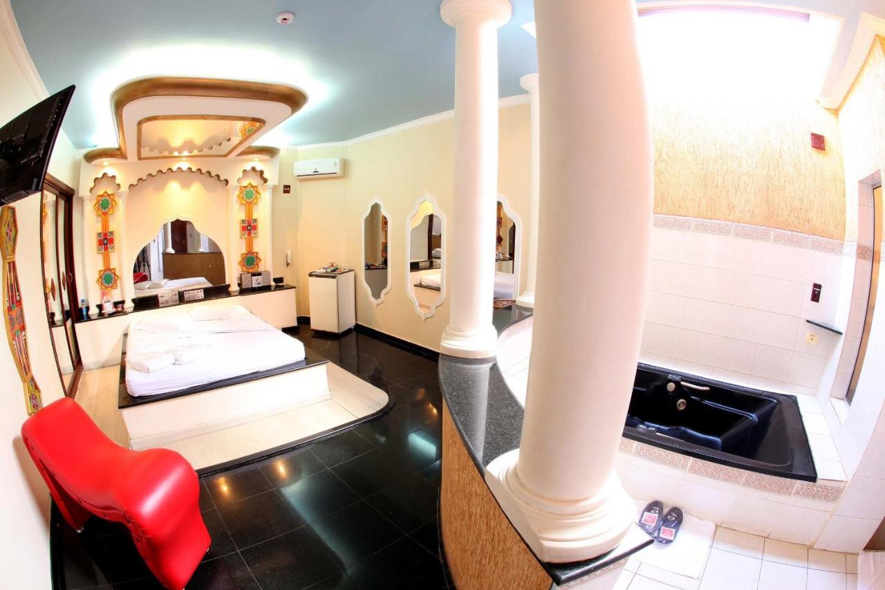 Hotel & Motel Le Baron (Adults Only) Pôrto Ferreira الغرفة الصورة