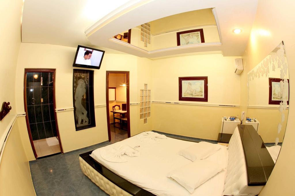 Hotel & Motel Le Baron (Adults Only) Pôrto Ferreira الغرفة الصورة