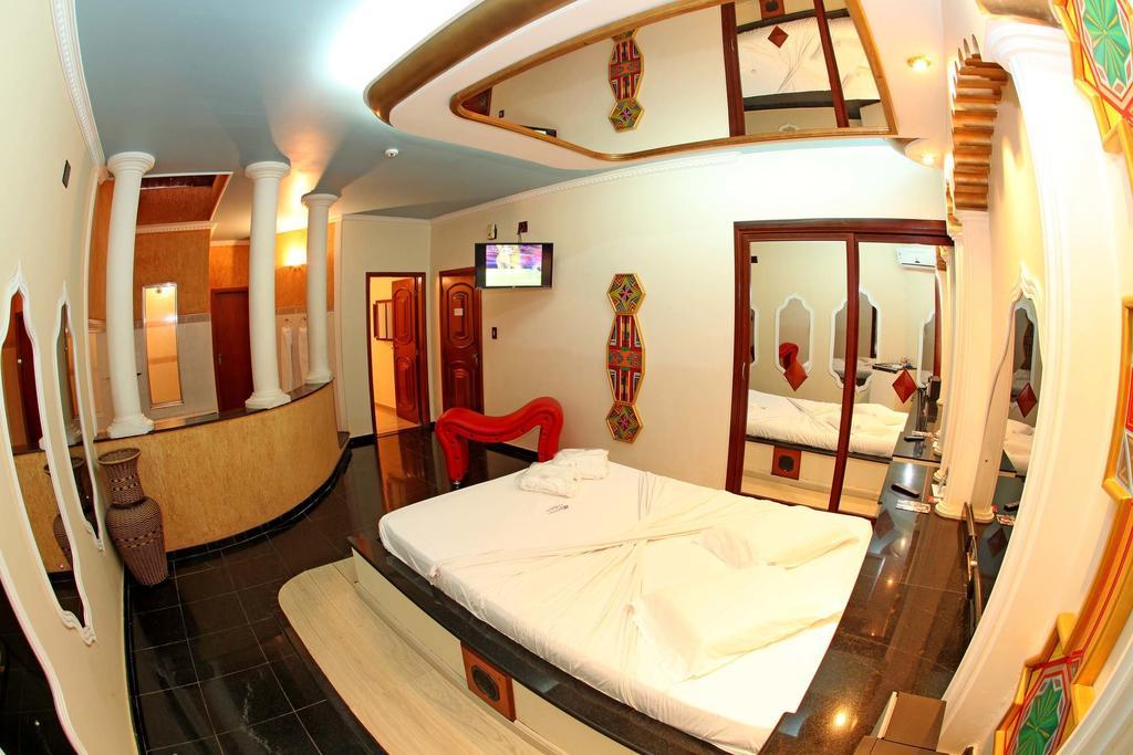 Hotel & Motel Le Baron (Adults Only) Pôrto Ferreira الغرفة الصورة