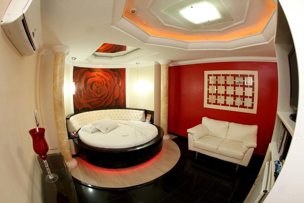 Hotel & Motel Le Baron (Adults Only) Pôrto Ferreira الغرفة الصورة